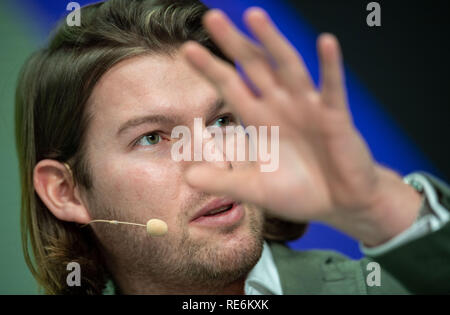 Monaco di Baviera, Germania. Xx gen, 2019. Valentin Stalf, fondatore e managing director di N26, parla sul palco della vita digitale Design (DLD) Conferenza dell'innovazione. Foto: Lino Mirgeler/dpa Credito: dpa picture alliance/Alamy Live News Foto Stock