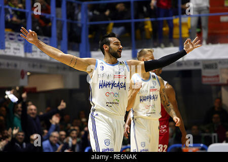 Brindisi, Italia. Xx gen, 2019. Renato Ingenito - LaPresse 20 01 2019 Brindisi(Italia)Sport Casa Felice Brindisi vs Armani Milano - Lega Basket Serie A PosteMobile stagione regolare 16^ giornata 2018 2019 - PalaPentassuglia BrindisiNella foto: esultanza di MoraschiniRenato Ingenito - LaPresse 20 01 2019 Brindisi(Italia)Sport Casa Felice Brindisi vs Armani Milano - National Legue PosteMobile una stagione regolare 16&#x221e; round 2018 2019 - PalaPentassuglia BrindisiIn foto: Moraschini esultare Credito: LaPresse/Alamy Live News Foto Stock