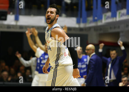 Brindisi, Italia. Xx gen, 2019. Renato Ingenito - LaPresse 20 01 2019 Brindisi(Italia)Sport Casa Felice Brindisi vs Armani Milano - Lega Basket Serie A PosteMobile stagione regolare 16^ giornata 2018 2019 - PalaPentassuglia BrindisiNella foto: Moraschini esulta Renato Ingenito - LaPresse 20 01 2019 Brindisi(Italia)Sport Casa Felice Brindisi vs Armani Milano - National Legue PosteMobile una stagione regolare 16&#x221e; round 2018 2019 - PalaPentassuglia BrindisiIn foto: Moraschini esultare Credito: LaPresse/Alamy Live News Foto Stock