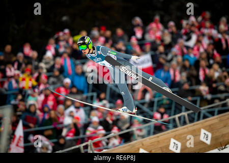 Zakopane (Polonia). Xx gen, 2019. Un ponticello di sci, Tilen Bartol, vola giù durante il team competizione individuale per FIS Ski Jumping World Cup il 20 gennaio 2019, a Zakopane (Polonia). Credito: Diogo Baptista/Alamy Live News Foto Stock