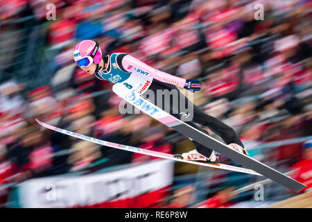 Zakopane (Polonia). Xx gen, 2019. Un ponticello di sci, Viktor Polasek, vola giù durante il team competizione individuale per FIS Ski Jumping World Cup il 20 gennaio 2019, a Zakopane (Polonia). Credito: Diogo Baptista/Alamy Live News Foto Stock