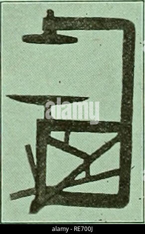 . Cranberries; : la nazionale rivista di mirtillo palustre. Mirtilli rossi. Tempo sbo-$et pronto f si sarà presto la mietitura il vostro raccolto sarà necessario scoop o "scatta" LI ABBIAMO ABBIAMO GOMMATO CARRETTI PER OTTENERE IL TUO BACCHE OFF il BOG anche casella presse e quando un po' più tardi di iniziare la tua caduta del lavoro potremo avere di che cosa avete bisogno e di corso. Premere la casella Bailey brevettata di mirtillo palustre e separatore classificatore (riconosciuto da coltivatori craaberry come il più altamente efficiente e pratico ed economico la macchina nel suo genere sul mercato) TEL. CARVER 28-2 H.R. BAILEY CO. A sud il CARVER MASSACHUSETTS stabilito Foto Stock