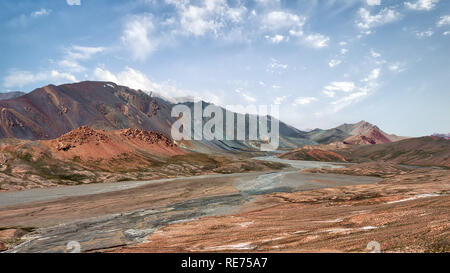 Lungo la strada del Pamir, presi in Tagikistan nel mese di agosto 2018 tenuto in hdr Foto Stock