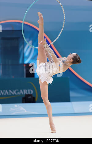 Kiev, Ucraina - 28 agosto 2013: Viktoriya Gorbunova, Kazakistan esegue con hoop durante la trentaduesima Rhythmic Gymnastics World Championships. L'evento è Foto Stock