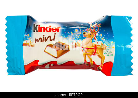 Kinder cioccolato mini bar isolato su sfondo bianco - di renne design di  festa per il Natale Foto stock - Alamy