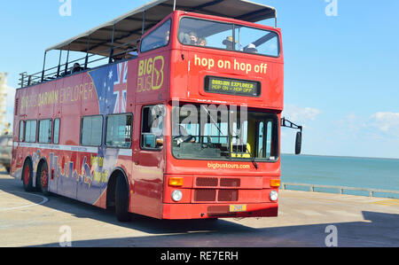 Il red double decker Hop On Hop Off sul bus tour in Darwin, Territorio del Nord, l'Australia Foto Stock