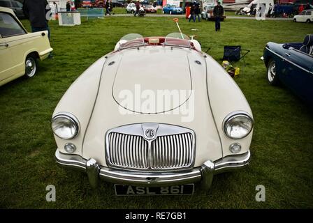 Vista frontale di una SMG all'Anglesey Vintage Rally, Anglesey, Galles del Nord, Regno Unito, maggio 2015 Foto Stock