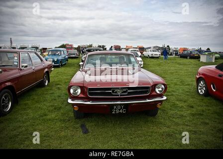 Vista frontale di una Ford Mustang all'Anglesey Vintage Rally, Anglesey, Galles del Nord, Regno Unito, maggio 2015 Foto Stock