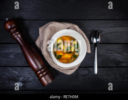 Shurpa con agnello e verdure. Vista dall'alto. Foto Stock