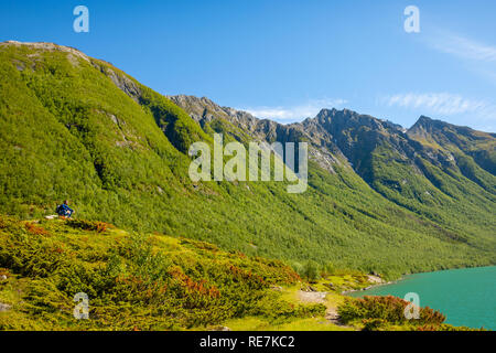 Escursione in Norvegia montagne, ghiacciaio Svartisen, Norvegia Foto Stock