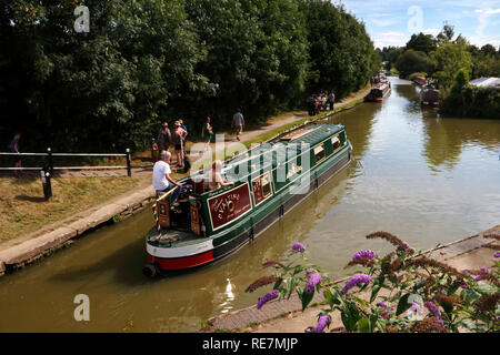 Narrowboats sul canal a Cropredy, Oxfordshire Foto Stock