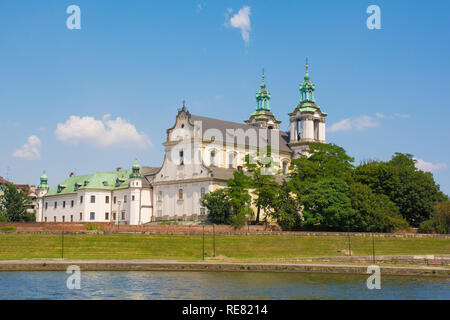 La storica Chiesa sulla roccia, chiamato anche Skalka, Paolino e Chiesa di San Stanislao è la Chiesa, sulle rive del fiume Vistola a Cracovia, Polonia Foto Stock