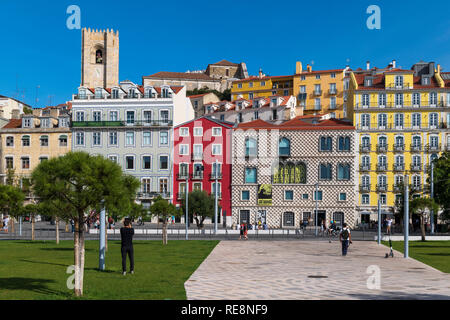 Lisbona, Portogallo - Novembre 17, 2018: vista del Campo das Cebolas nella città di Lisbona, Portogallo Foto Stock