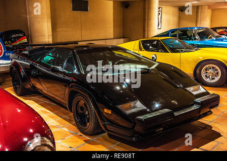 FONTVIEILLE, Monaco - JUN 2017: nero Lamborghini Countach 1986 a Monaco Top Cars Collection Museum. Foto Stock