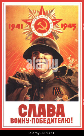 Sovietica Vintage WW2 Propaganda Poster "Evviva il guerriero che ha conquistato la vittoria'. Mosca. 1945, Russo WW2 o, "gloria al nostro soldato vittorioso!' Foto Stock