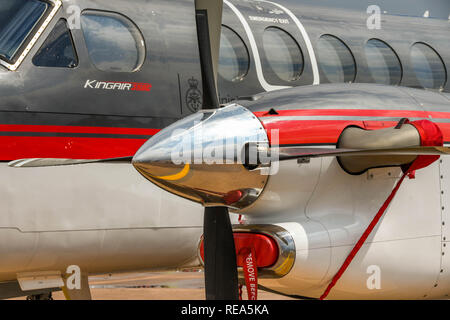 FAIRFORD, Inghilterra - Luglio 2018: vista ravvicinata del motore e ventola pale di un Raytheon Textron Aviaition King Air 350 aeromobile a turboelica Foto Stock