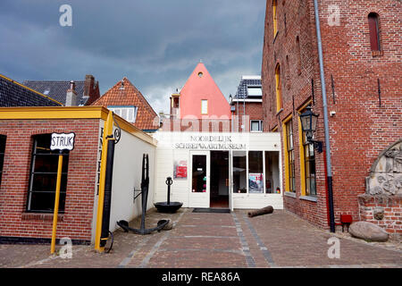 Groningen, Paesi Bassi - Ingresso al Noordelijk Scheepvaartmuseum (nord del museo di spedizione). Ristrutturato edifici medievali in Europa. Foto Stock