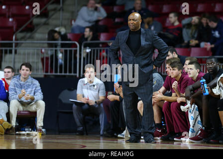 Conte Forum. Xx gen, 2019. MA, USA; Florida State Seminoles head coach Leonard Hamilton guarda su durante il NCAA pallacanestro tra la Florida State Seminoles e Boston College Eagles al Conte Forum. Il Boston College ha vinto 87-82. Anthony Nesmith/CSM/Alamy Live News Foto Stock