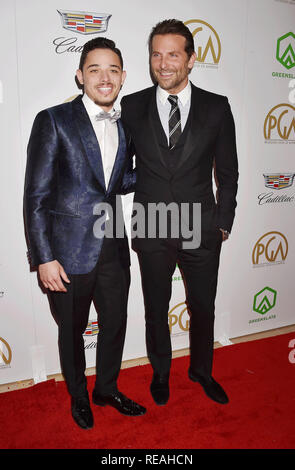 Beverly Hills, in California, Stati Uniti d'America. 19 gennaio, 2019. Bradley Cooper (R) e Anthony Ramos frequentare il trentesimo produttori annuale Guild Awards presso il Beverly Hilton Hotel on gennaio 19, 2019 a Beverly Hills, la California. Credito: Jeffrey Mayer/Alamy Live News Foto Stock