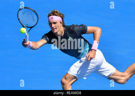 Melbourne, Australia. 21 gennaio 2019: quarto seme Alexander Zverev della Germania in azione nel quarto round il match contro il sedicesimo seme Milos Raonic del Canada il giorno otto del 2019 Australian Open Grand Slam torneo di tennis a Melbourne, Australia. Raonic ha vinto 61 61 76. Sydney bassa/Cal Sport Media Credito: Cal Sport Media/Alamy Live News Foto Stock