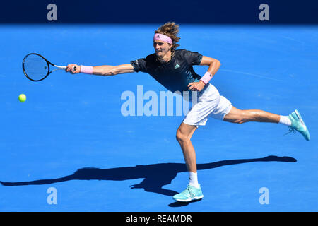 Melbourne, Australia. 21 gennaio 2019: quarto seme Alexander Zverev della Germania in azione nel quarto round il match contro il sedicesimo seme Milos Raonic del Canada il giorno otto del 2019 Australian Open Grand Slam torneo di tennis a Melbourne, Australia. Raonic ha vinto 61 61 76. Sydney bassa/Cal Sport Media Credito: Cal Sport Media/Alamy Live News Foto Stock