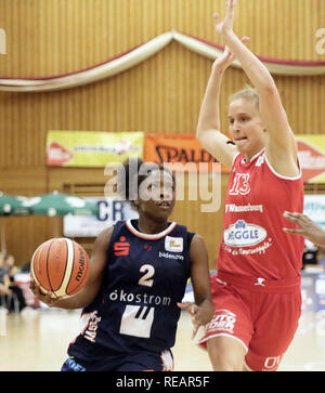 Wasserburg, Germnany. Xx gen, 2019. Da sinistra Kelly MOTEN (Freiburg/US), Leonie FIEBICH (Wasserburg), .Gerrman Womans Basketball Bundesliga 2018/19, TSV Wasserburg vs USC Freiburg, Jan 20, 2019, .Badria Centro Sportivo, Wasserburg, Credito: Wolfgang Fehrmann/ZUMA filo/Alamy Live News Foto Stock