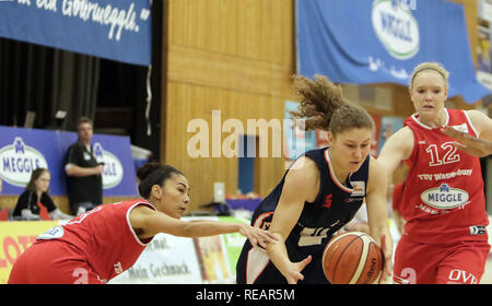 Wasserburg, Germnany. Xx gen, 2019. Da sinistra Jennifer Ann SCHLOTT (Wasserburg/US), Luana RODEFELD (Freiburg), Laura HEBECKER (Wasserburg), .Gerrman Womans Basketball Bundesliga 2018/19, TSV Wasserburg vs USC Freiburg, Jan 20, 2019, .Badria Centro Sportivo, Wasserburg, Credito: Wolfgang Fehrmann/ZUMA filo/Alamy Live News Foto Stock