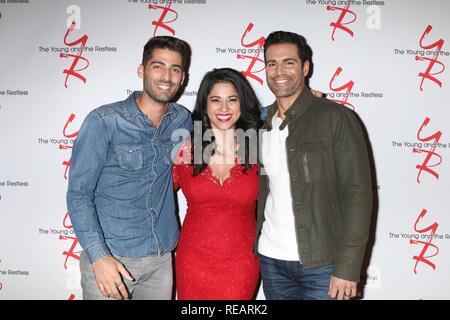 Jason Canela, Noemi Gonzalez, Jordi Vilasuso presso gli arrivi per il giovane e l'agitato celebra 30 anni come TV #1 Giorno del dramma televisivo CBS City, Los Angeles, CA 17 Gennaio, 2019. Foto di: Priscilla concedere/Everett Collection Foto Stock