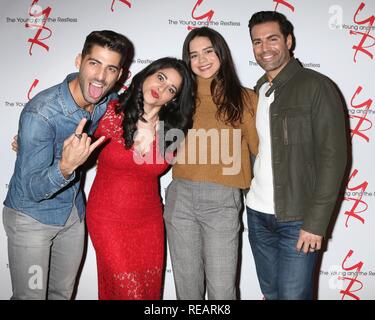 Jason Canela, Noemi Gonzalez, Sasha Calle, Jordi Vilasuso presso gli arrivi per il giovane e l'agitato celebra 30 anni come TV #1 Giorno del dramma televisivo CBS City, Los Angeles, CA 17 Gennaio, 2019. Foto di: Priscilla concedere/Everett Collection Foto Stock