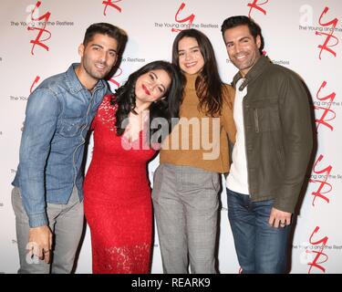 Jason Canela, Noemi Gonzalez, Sasha Calle, Jordi Vilasuso presso gli arrivi per il giovane e l'agitato celebra 30 anni come TV #1 Giorno del dramma televisivo CBS City, Los Angeles, CA 17 Gennaio, 2019. Foto di: Priscilla concedere/Everett Collection Foto Stock