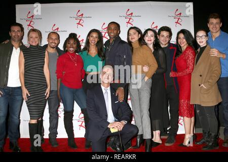 Jordi Vilasuso, Sharon caso Bryton James, Loren Lott, Alice Hunter, Christian LeBlanc, Brooks Darnell, Sasha Calle, Calt Fairbanks, Zack Tinker, Noemi' Gonzalez, Camryn Grimes, Michael Mealor presso gli arrivi per il giovane e l'agitato celebra 30 anni come TV #1 Giorno del dramma televisivo CBS City, Los Angeles, CA 17 Gennaio, 2019. Foto di: Priscilla concedere/Everett Collection Foto Stock