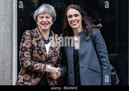 Londra, Regno Unito. Il 21 gennaio 2019. Primo ministro britannico, Theresa Maggio, incontra il primo ministro della Nuova Zelanda., Jacinda Ardern per colloqui in numero 10 di Downing Street Credit: Tommy Londra/Alamy Live News Foto Stock