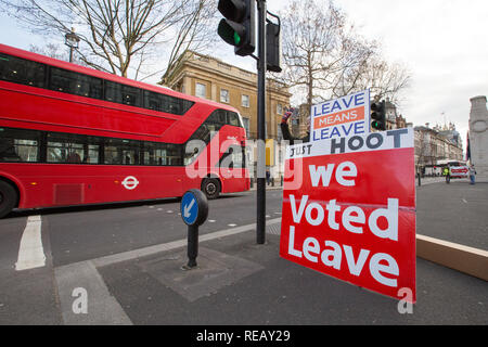 Londra, Regno Unito. Il 21 gennaio 2109. Pro e contro manifestanti Brexit fuori e intorno le Case del Parlamento. Credito: George Wright Cracknell/Alamy Live News Foto Stock