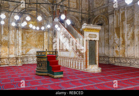 (Islamico musulmani) Il Cairo: Interno della Grande Moschea di Muhammad Ali Pasha entro le pareti del Saladino cittadella medievale fortificata islamica del Cairo in Egitto Foto Stock
