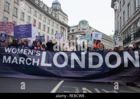 Londra, Regno Unito. 19 gennaio, 2019. Migliaia di donne frequentano il Pane & Rose Rally contro austerità in Trafalgar Square organizzato da donne di marzo. Foto Stock