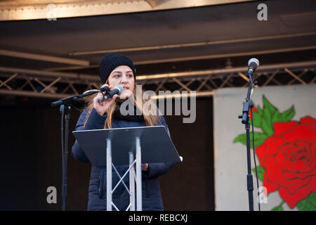 Londra, Regno Unito. 19 gennaio, 2019. Migliaia di donne frequentano il Pane & Rose Rally contro austerità in Trafalgar Square organizzato da donne di marzo. Foto Stock
