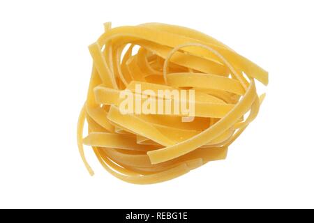 Mie tagliatelle, un asiatico tipo di pasta di farina di frumento. Spesso utilizzato per Bami Goreng cibo Foto Stock