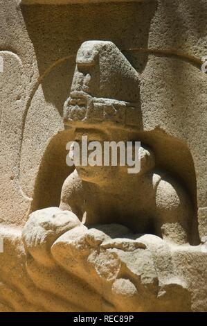 Altare dei figli, Olmec gigante di pietra di testa e la scultura, Museo del Parco La Venta, Villahermosa, Yucatan, Messico Foto Stock