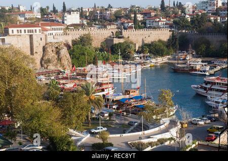 Kaleici porto peschereccio e la marina, Antalya, Turchia Foto Stock