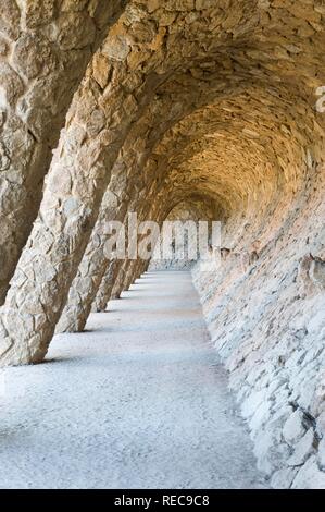 Sentiero di Colonnata, Parco Gueell, architetto Antonio Gaudì, Sito Patrimonio Mondiale dell'Unesco, quartiere Gracia, barcellona catalogna Foto Stock