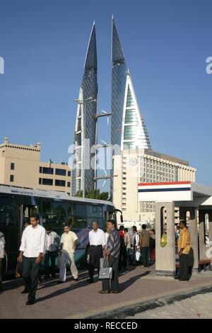 World Trade Center edifici, fermata bus, città capitale Manama, Regno del Bahrein, Golfo Persico Foto Stock