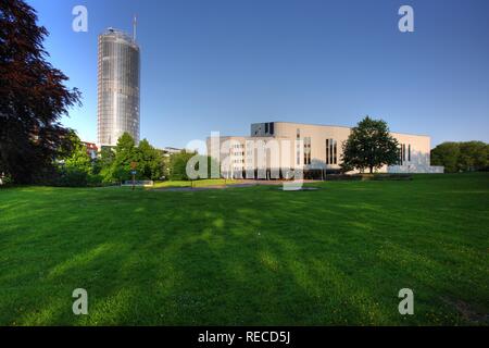 Aalto Theatre, opera house, RWE Tower, Essen, Renania settentrionale-Vestfalia Foto Stock