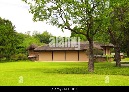Casa in cui il presidente Kim Il Sung è nato e vissuto con i suoi nonni. Pyongyang, Mangyongdae, la Corea del Nord (DPRK) Foto Stock