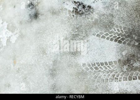 Stampa cassone pneumatico e via su una neve, sfondo astratto Foto Stock