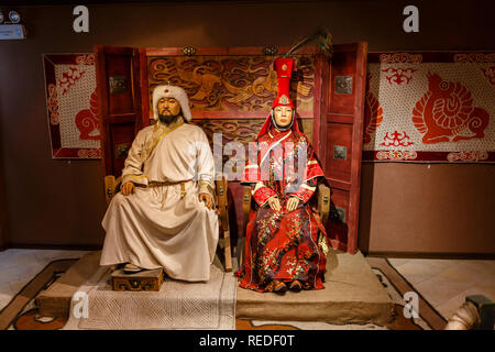 Tsonjin boldog, Mongolia - 14 Settembre 2018: la cera figure di Gengis Khan e sua moglie Borte. Foto Stock