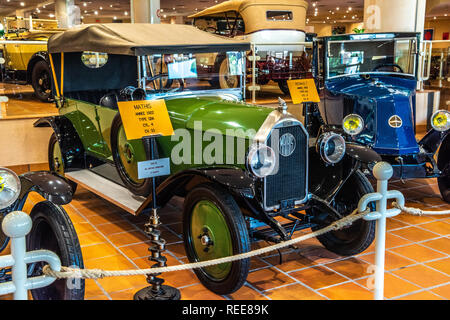 FONTVIEILLE, Monaco - JUN 2017: verde MATHIS SBA 1922 a Monaco Top Cars Collection Museum. Foto Stock