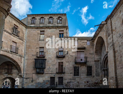 Salamanca, Spagna; gennaio, 2019: piazza di Corrillo e ingresso della chiesa di San Martín, nel centro storico di Salamanca, UNESCO World Heri Foto Stock