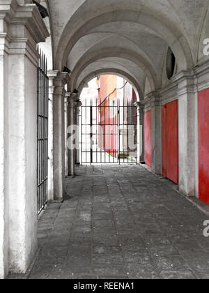 Antico portico a Venezia Foto Stock