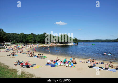 Lago Vassivire in Peyrat-le-Ch teau‰(Francia centrale). Spiaggia Auphelle.Caption locale *** Foto Stock