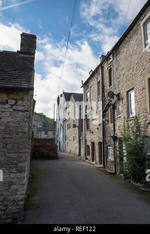 Back Street nel villaggio di Tideswell, Derbyshire, in Inghilterra. Foto Stock